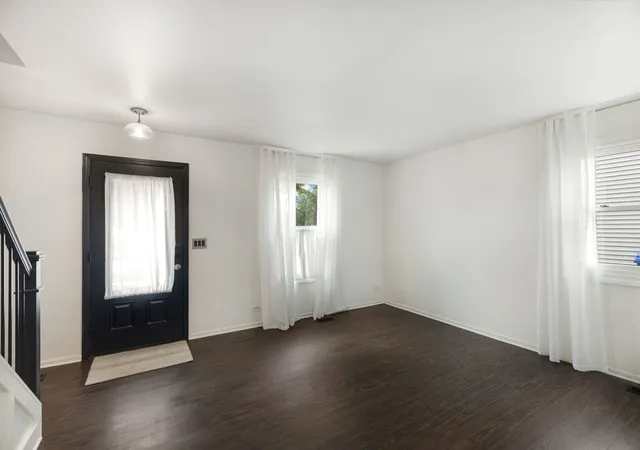 Photo 4 of Single family home for sale at 630 Hobart Dr, South Elgin, IL 60177 | MLS# 12719993 | Listing updated on 2026-09-24