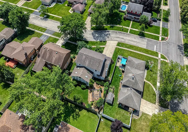 Photo 4 of Single family home for sale at 403 Sara Ave, Lemont, IL 60439 | MLS# 12719997 | Listing updated on 2026-08-25