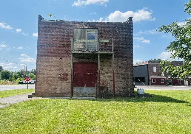 Photo 6 of Sale Pending at 301 Union Ave, Dowell, IL 62927 | MLS# 12720039 | Listing updated on 2026-08-28