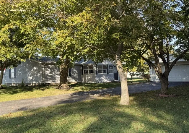 Photo 4 of Single family home for sale at 550 N Illinois Ave, Deland, IL 61839 | MLS# 12720148 | Listing updated on 2026-10-28