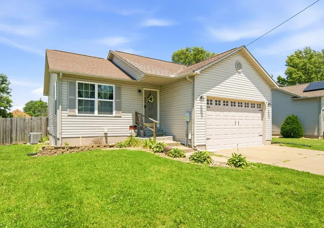 Photo 2 of Single family home for sale at 308 W Florence St, Sesser, IL 62884 | MLS# 12720153 | Listing updated on 2026-08-05