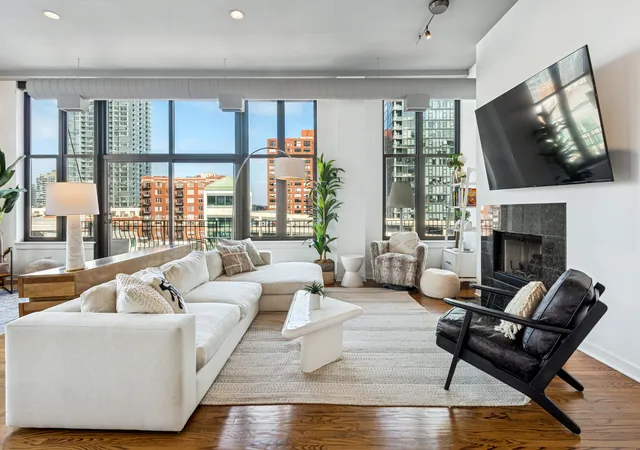 Photo 3 of Condo for sale at 333 W Hubbard St #801, Chicago, IL 60654 | MLS# 12720159 | Listing updated on 2026-08-05