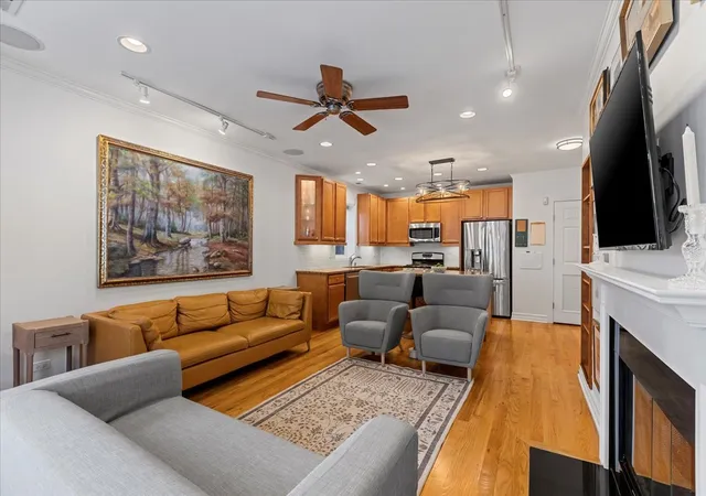 Photo 4 of Condo for sale at 2449 W Foster Ave #1E, Chicago, IL 60625 | MLS# 12720194 | Listing updated on 2026-09-12