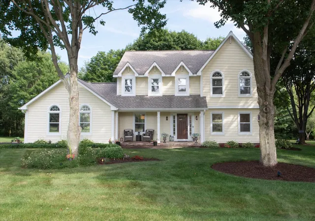 Photo 2 of Single family home for sale at 39w811 Hoeweed Ln, St. Charles, IL 60175 | MLS# 12720210 | Listing updated on 2026-08-05