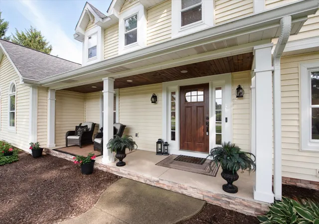Photo 4 of Single family home for sale at 39w811 Hoeweed Ln, St. Charles, IL 60175 | MLS# 12720210 | Listing updated on 2026-08-05