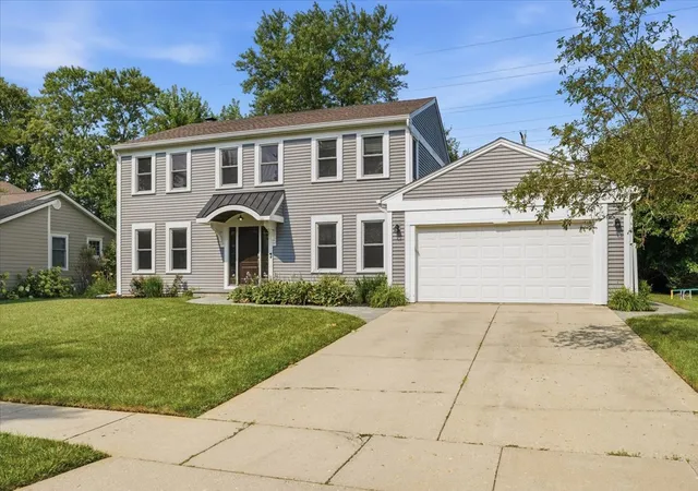 Photo 3 of Single family home for sale at 1203 Claridge Dr, Libertyville, IL 60048 | MLS# 12720273 | Listing updated on 2026-10-13