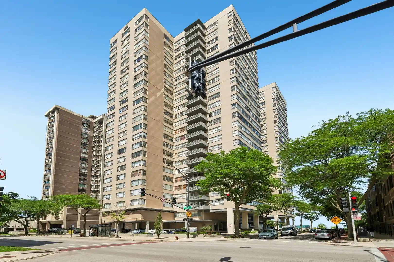 Listing Photo 2 - Condo for sale in 6301 N Sheridan Rd located at 6301 N Sheridan Rd, Chicago, IL 60660 - Unit #24E