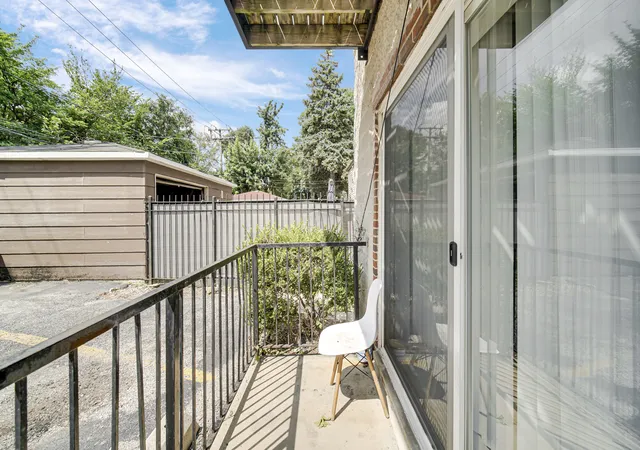 Listing Photo 2 - Condo for sale in building located at 5933 W Huron St, Chicago, IL 60644 - Unit #1S
