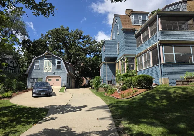 Photo 3 of Single family home for sale at 705 W Highland Ave, Elgin, IL 60123 | MLS# 12720346 | Listing updated on 2026-09-23