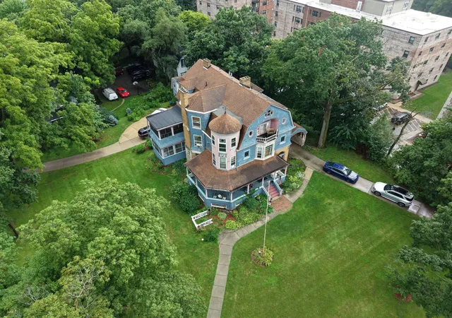 Photo 4 of Single family home for sale at 705 W Highland Ave, Elgin, IL 60123 | MLS# 12720346 | Listing updated on 2026-09-23