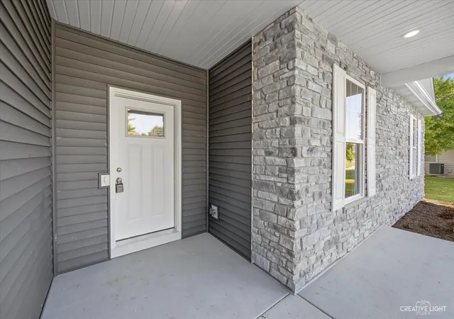 Photo 4 of Single family home for sale at 512 Quinlan Ave, De Kalb, IL 60115 | MLS# 12720397 | Listing updated on 2026-08-09