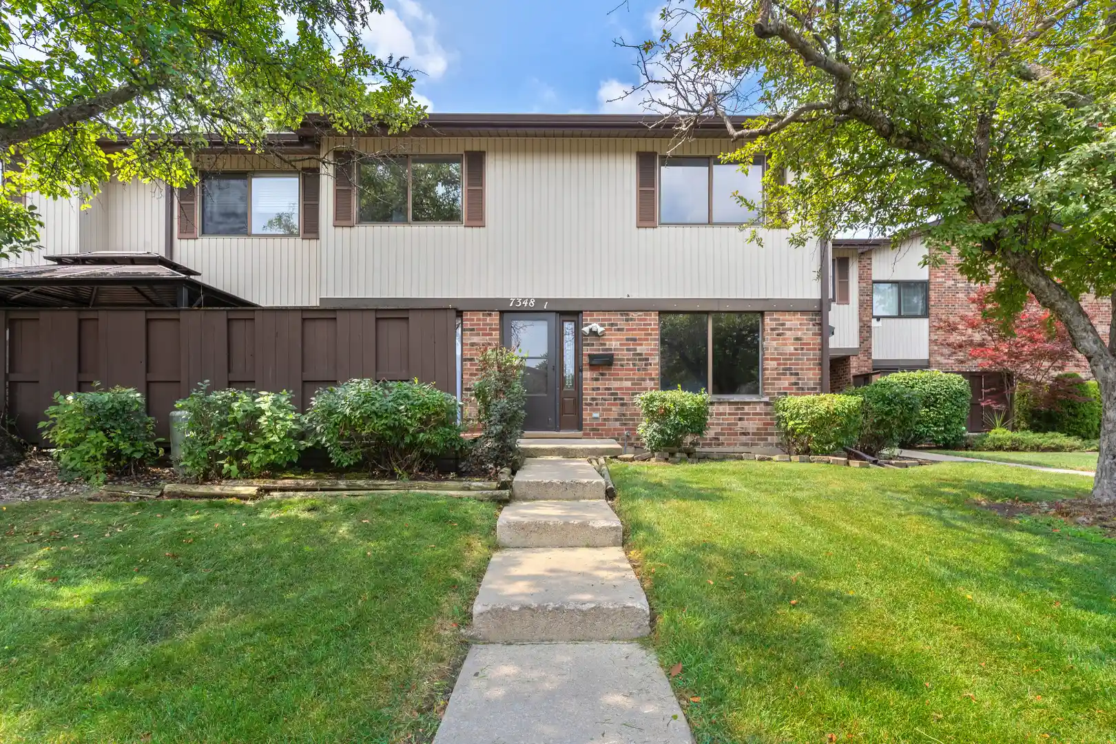 Listing Photo 2 - Condo for sale in 7348 Winthrop Wy located at 7348 Winthrop Wy, Downers Grove, IL 60516 - Unit 7348 Winthrop Way