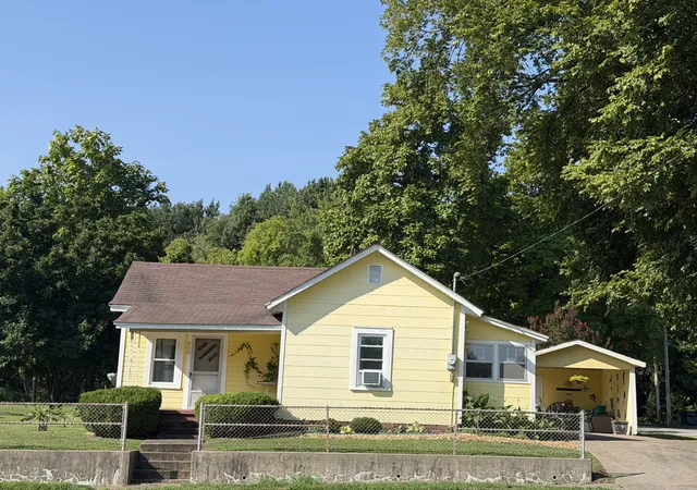 Photo 1 of Single family home for sale at 808 W 10th Street, Metropolis, IL 62960 | MLS# 12720457 | Listing updated on 2026-10-02