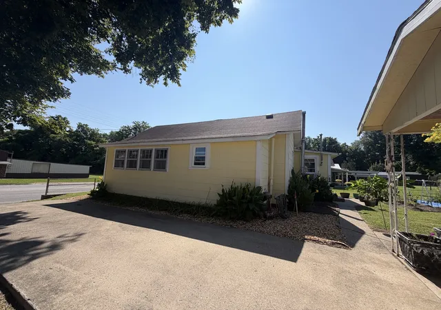Photo 2 of Single family home for sale at 808 W 10th Street, Metropolis, IL 62960 | MLS# 12720457 | Listing updated on 2026-10-08