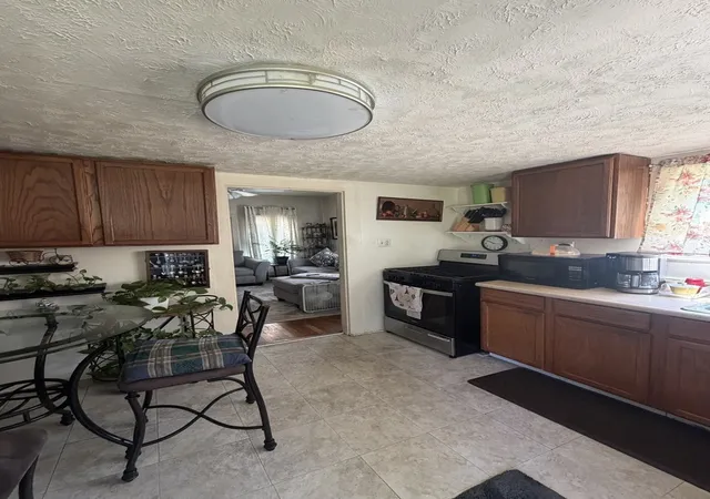 Photo 4 of Single family home for sale at 808 W 10th Street, Metropolis, IL 62960 | MLS# 12720457 | Listing updated on 2026-10-08