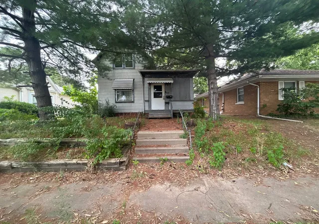Photo 1 of Single family home for sale at 1220 S Capitol St, Pekin, IL 61554 | MLS# 12720463 | Listing updated on 2026-09-07