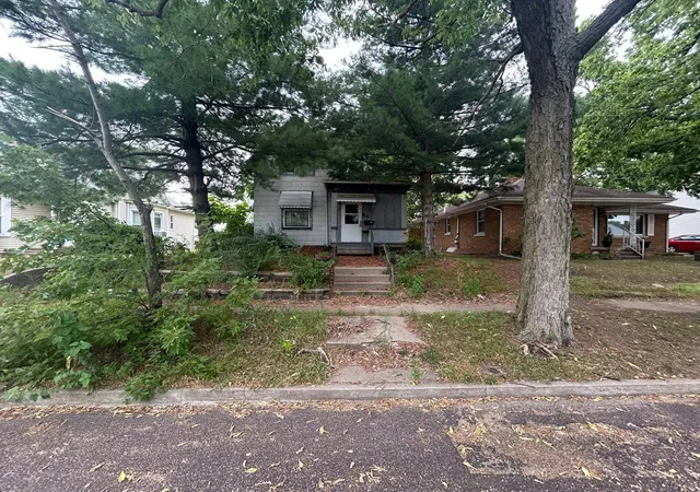 Photo 2 of Single family home for sale at 1220 S Capitol St, Pekin, IL 61554 | MLS# 12720463 | Listing updated on 2026-09-07