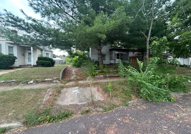 Photo 3 of Single family home for sale at 1220 S Capitol St, Pekin, IL 61554 | MLS# 12720463 | Listing updated on 2026-09-07