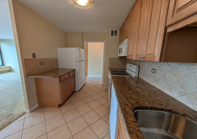 4th image of 5455 N Sheridan Rd, Chicago, IL 60640
