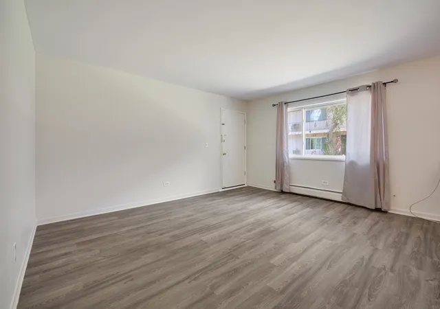 Listing Photo 4 - Condo for sale in building located at 2308 Algonquin Rd, Rolling Meadows, IL 60008 - Unit #7