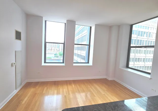 Photo 4 of Condo for sale at 8 W Monroe St #1800, Chicago, IL 60603 | MLS# 12720519 | Listing updated on 2026-10-01