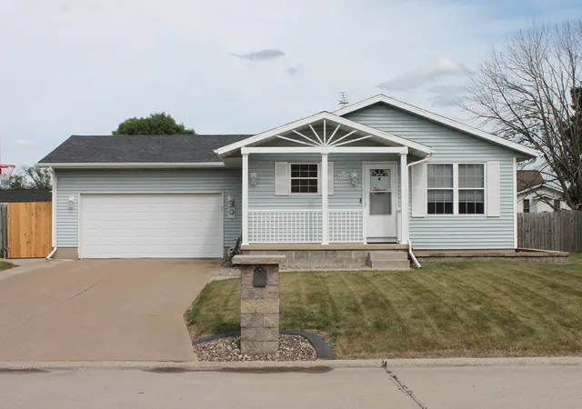 Photo 1 of Sale Pending at 916 Birchwood Dr, Colona, IL 61241 | MLS# 12720577 | Listing updated on 2026-09-26