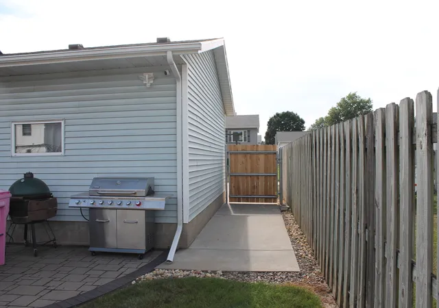 Photo 3 of Sale Pending at 916 Birchwood Dr, Colona, IL 61241 | MLS# 12720577 | Listing updated on 2026-09-26