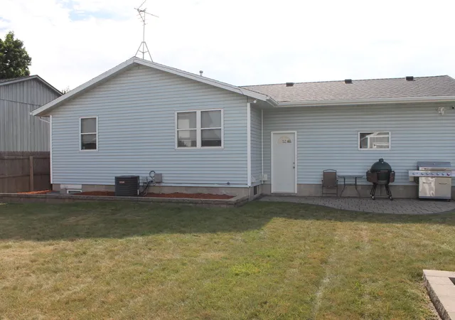 Photo 4 of Sale Pending at 916 Birchwood Dr, Colona, IL 61241 | MLS# 12720577 | Listing updated on 2026-09-26