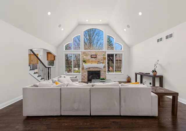 Photo 2 of Single family home for sale at 208 Sawgrass Dr, Palos Heights, IL 60463 | MLS# 12720595 | Listing updated on 2026-08-06