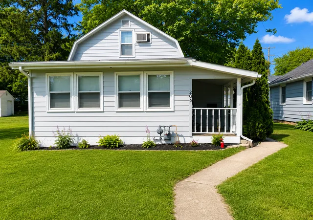 Photo 1 of Single family home for sale at 204 16th Avenue, Sterling, IL 61081 | MLS# 12720709 | Listing updated on 2026-08-31