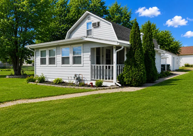 Photo 2 of Single family home for sale at 204 16th Avenue, Sterling, IL 61081 | MLS# 12720709 | Listing updated on 2026-08-31