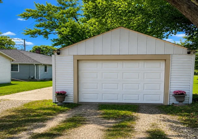 Photo 4 of Single family home for sale at 204 16th Avenue, Sterling, IL 61081 | MLS# 12720709 | Listing updated on 2026-08-31
