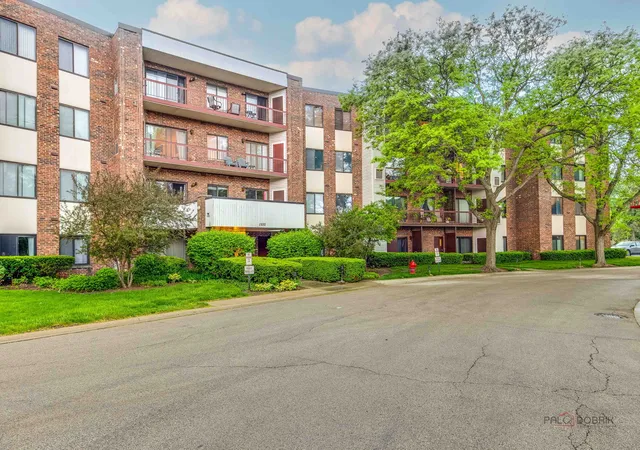 Photo 3 of Condo for sale at 1500 Harbour Dr #4Q, Wheeling, IL 60090 | MLS# 12720729 | Listing updated on 2026-09-16