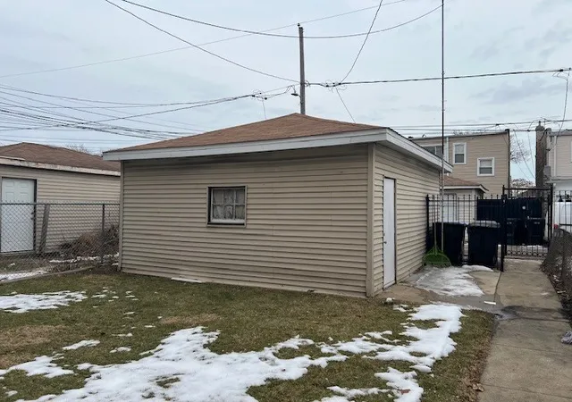 Listing Photo 2 - Condo for sale in building located at 1627 N Lotus Ave, Chicago, IL 60639 - Unit #