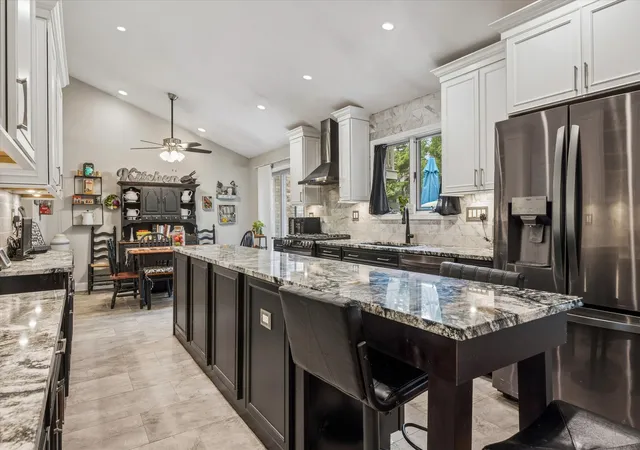 Photo 3 of Sale Pending at 126 Castle Rock Ln, Bloomingdale, IL 60108 | MLS# 12720757 | Listing updated on 2026-09-23