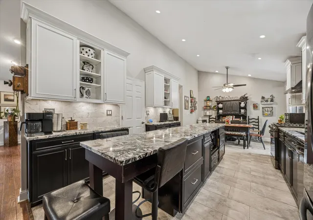 Photo 3 of Sale Pending at 126 Castle Rock Ln, Bloomingdale, IL 60108 | MLS# 12720757 | Listing updated on 2026-09-23