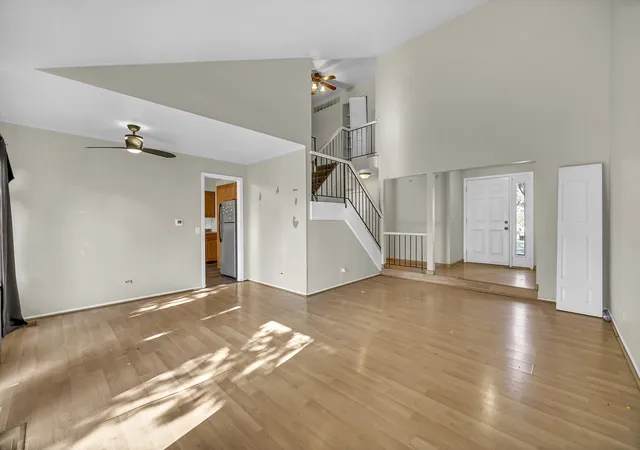 Photo 3 of Townhouse for sale at 545 Alton Ct, Carol Stream, IL 60188 | MLS# 12720762 | Listing updated on 2026-08-06