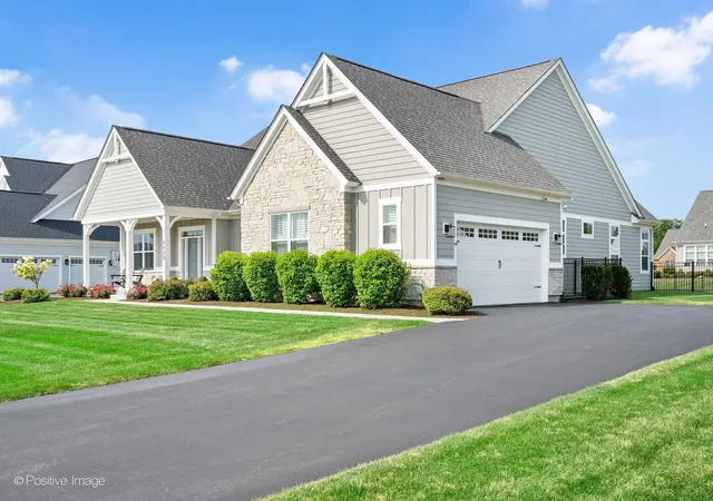 Photo 2 of Single family home for sale at 1135 Hilldale Dr, St. Charles, IL 60175 | MLS# 12720782 | Listing updated on 2026-10-20