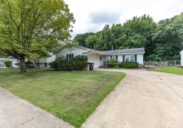 Photo 1 of Single family home for sale at 1901 47th Street Ct, Moline, IL 61265 | MLS# 12720812 | Listing updated on 2026-09-29