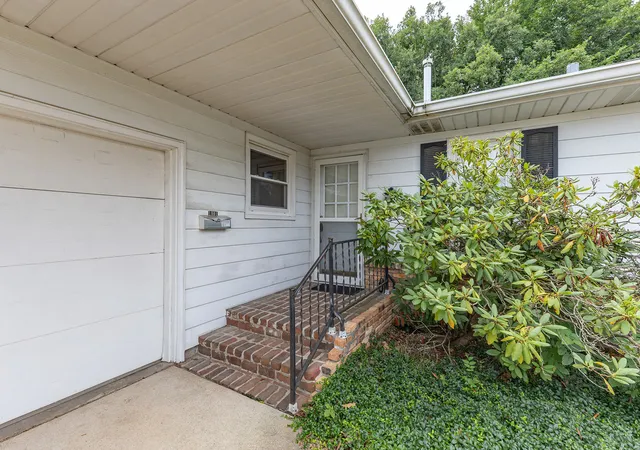 Photo 3 of Single family home for sale at 1901 47th Street Ct, Moline, IL 61265 | MLS# 12720812 | Listing updated on 2026-09-29