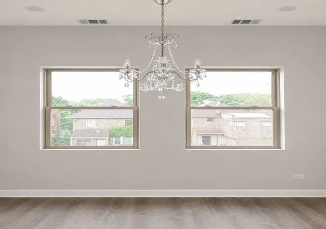 Listing Photo 4 - Condo for sale in building located at 7431 S Paxton Ave, Chicago, IL 60649 - Unit #3A
