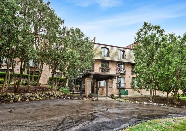 1st image of 600 W Russell St #309, Barrington, IL 60010 | MLS# 12720893