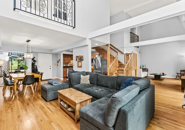 2nd image of 600 W Russell St #309, Barrington, IL 60010 | MLS# 12720893