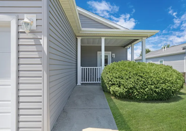 Photo 2 of Single family home for sale at 1810 Blue Ribbon Ln, Grayslake, IL 60030 | MLS# 12720901 | Listing updated on 2026-08-07