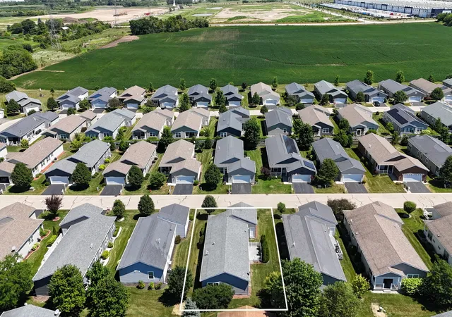 Photo 4 of Single family home for sale at 1810 Blue Ribbon Ln, Grayslake, IL 60030 | MLS# 12720901 | Listing updated on 2026-08-07