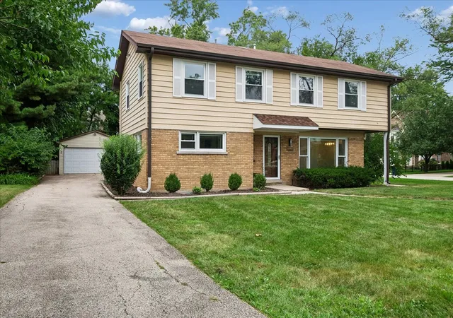 Photo 2 of Single family home for sale at 2272 Asbury Rd, Northbrook, IL 60062 | MLS# 12720936 | Listing updated on 2026-10-05