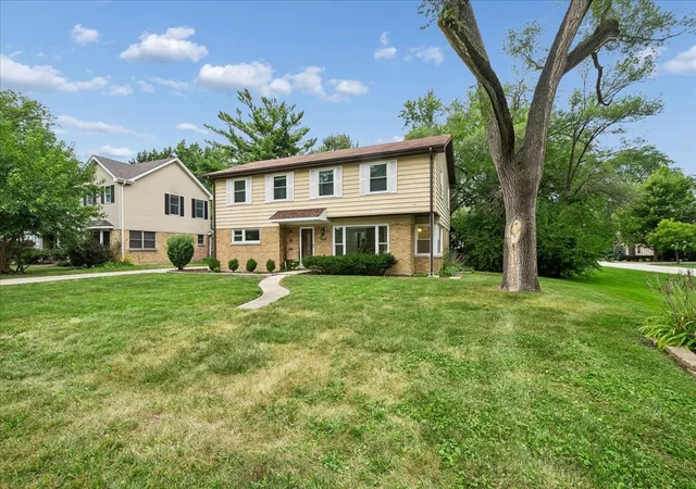 Photo 3 of Single family home for sale at 2272 Asbury Rd, Northbrook, IL 60062 | MLS# 12720936 | Listing updated on 2026-10-05
