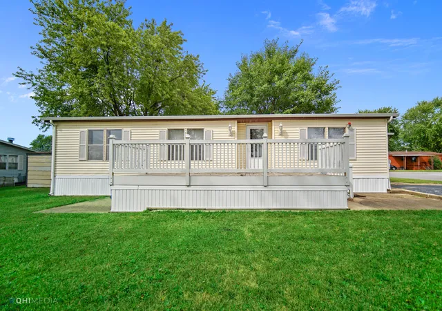 Photo 1 of Manufactured home for sale at 2 Berry Ln E, Bourbonnais, IL 60914 | MLS# 12720980 | Listing updated on 2026-10-07
