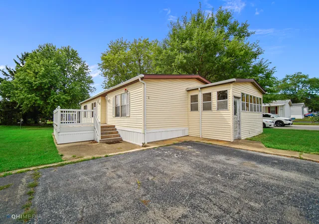 2nd image of 2 Berry Ln E, Bourbonnais, IL 60914 | MLS# 12720980