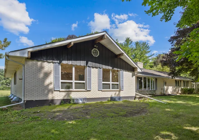 Photo 1 of Single family home for sale at 707 S Olbrich Rd, Harvard, IL 60033 | MLS# 12720999 | Listing updated on 2026-09-22